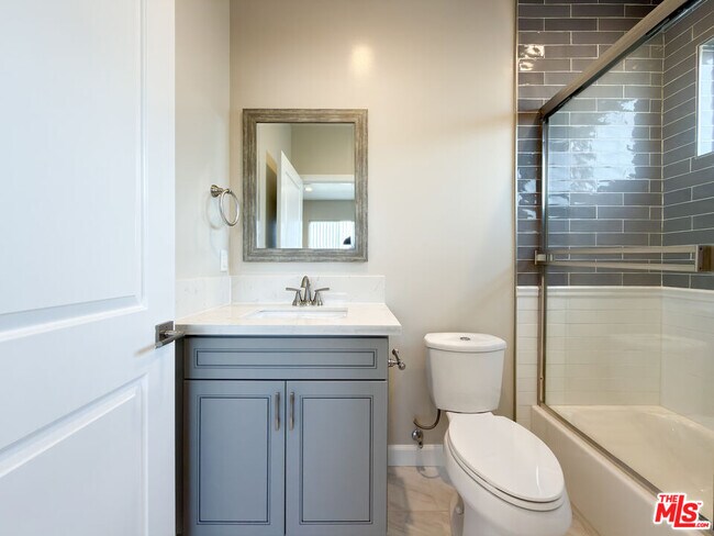 Building Photo - 5651 Willowcrest Ave