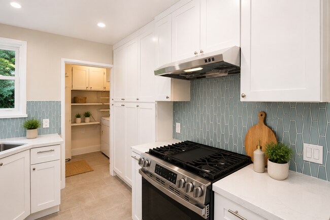 Building Photo - Charming Bungalow in the Montclair Hills