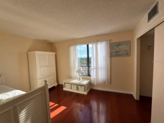 Building Photo - 2618 Cove Cay Dr