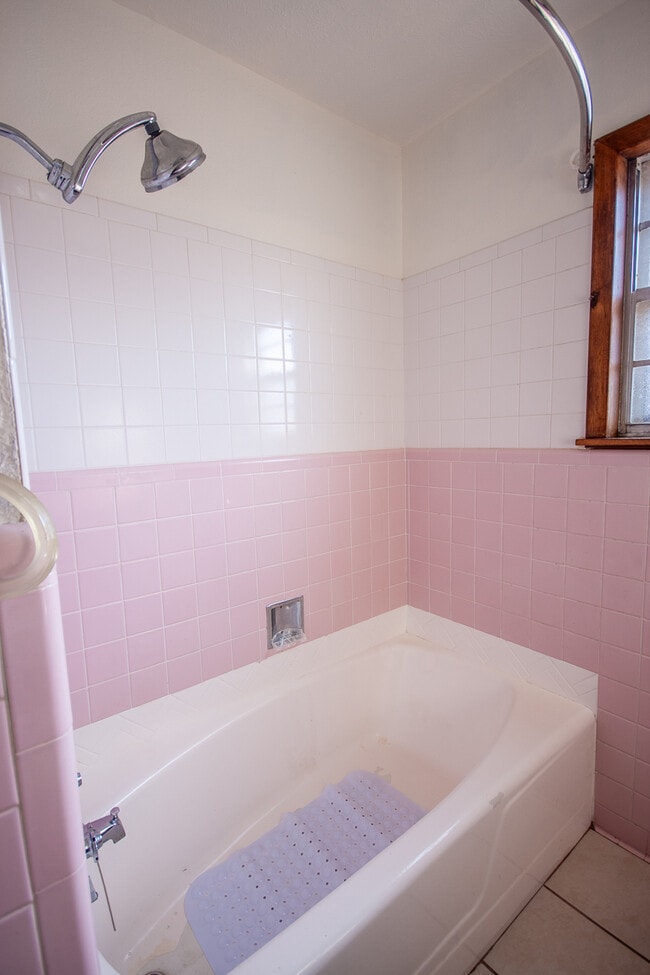 Building Photo - 1321 Piedmont Dr