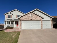 Building Photo - 3 Bedroom Home Available Near N Powers Blv...