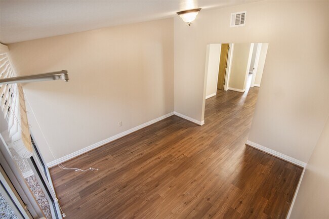 Building Photo - 2098 Harland Dr