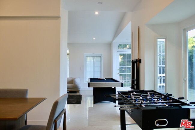 Building Photo - 1265 Bienveneda Ave