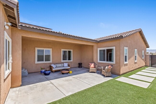 Building Photo - Elegant Corner-Lot Home in the Verano Comm...