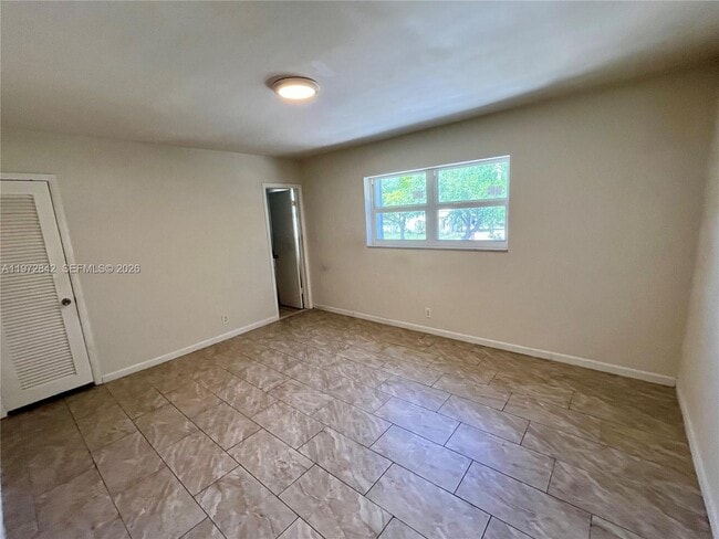 Building Photo - 1958 Monroe St