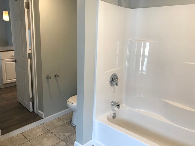 Building Photo - 116 E Main St