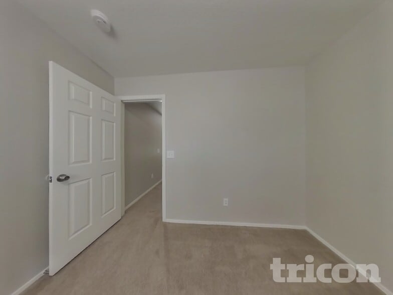 Building Photo - 2283 E Palm Beach Dr