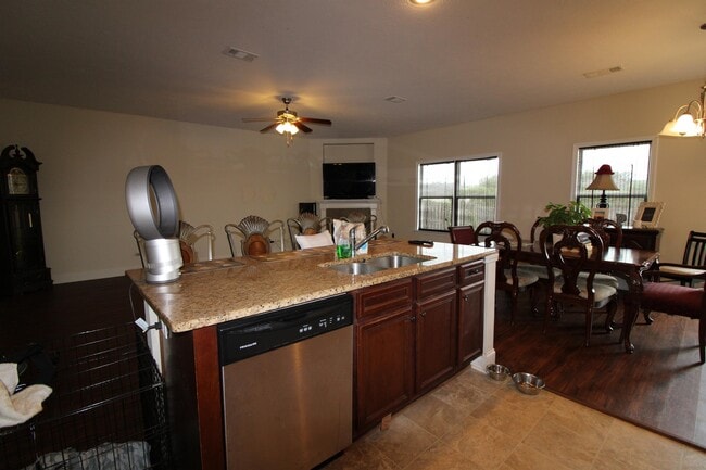 Building Photo - 650 Dunrobin Ln