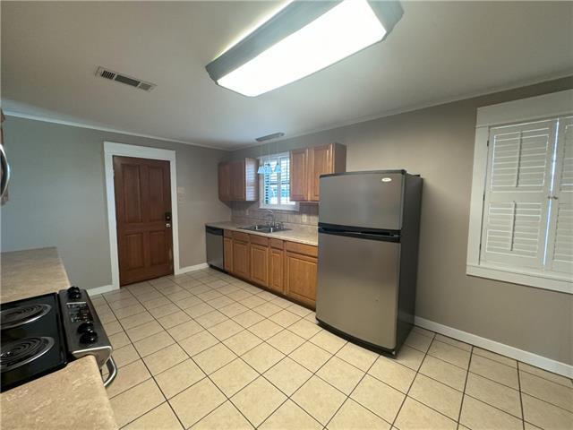 Building Photo - 208 Camellia Ave