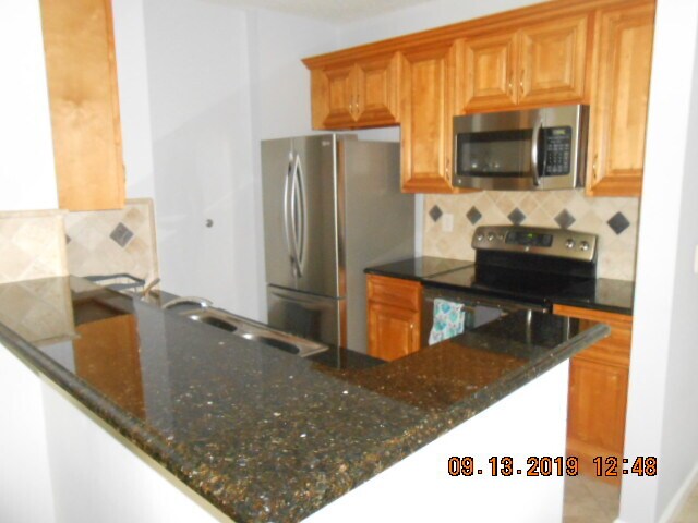 Building Photo - 720 S Sapodilla Ave