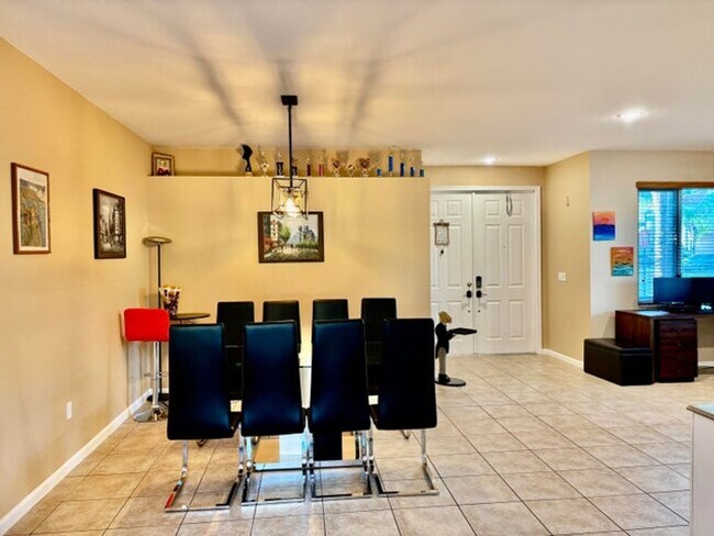 Building Photo - 9022 Dupont Pl