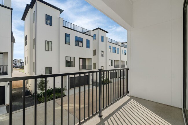 Building Photo - 8705 Ojeman Villas Dr