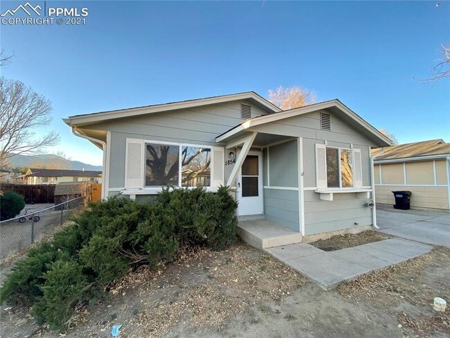 Building Photo - 1854 Saratoga Dr