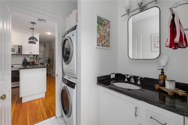 Building Photo - 510 Wickenden St