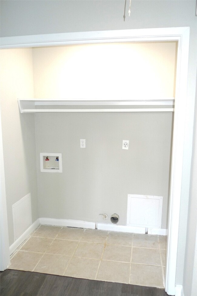 Building Photo - 5530 Santrey Dr