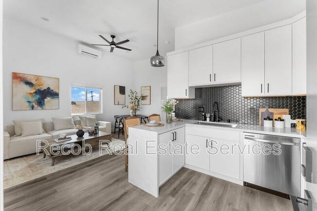 Building Photo - 2722 Nye St