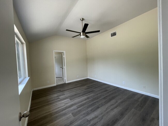 Building Photo - 1505 St Croix Ln