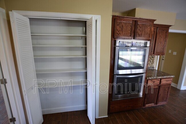 Building Photo - 12299 Sherbrook Dr