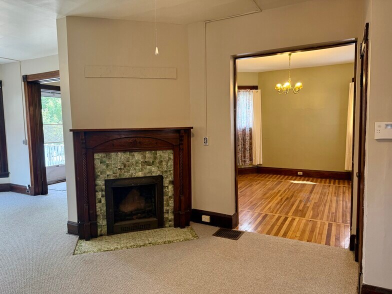 Living to Dining - 357 W 5th St