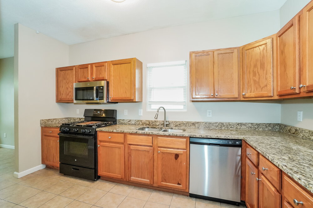 Building Photo - 807 Summerville Dr