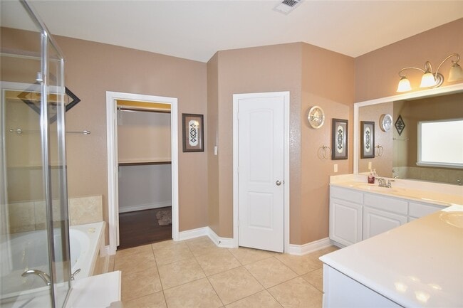 Building Photo - 14319 Hancock Elm St