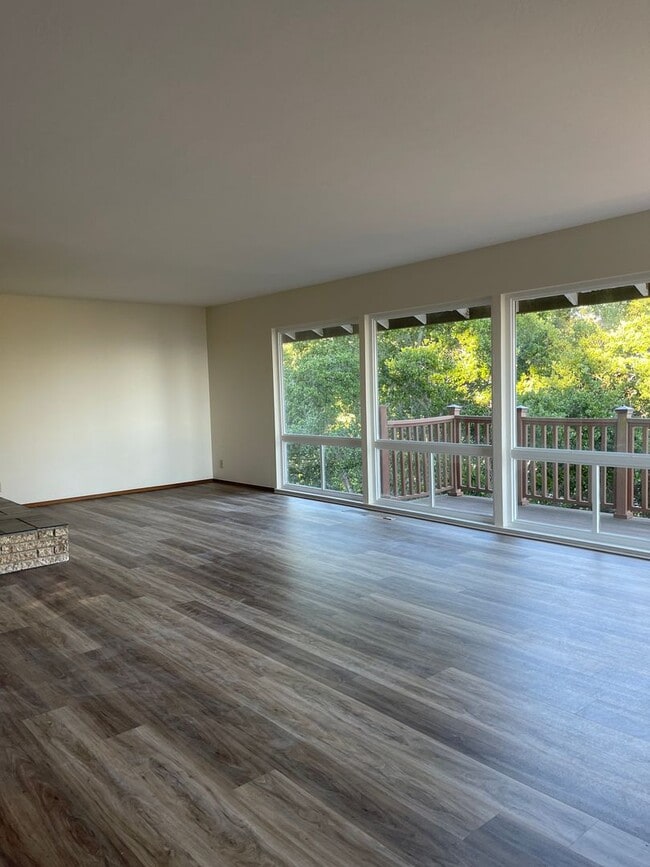 Building Photo - 8311 Buckingham Dr