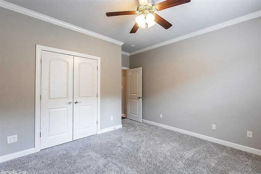 Building Photo - 9309 Meadow Gardens Cir