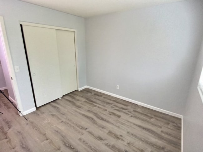 Building Photo - 41925 W Sunland Dr
