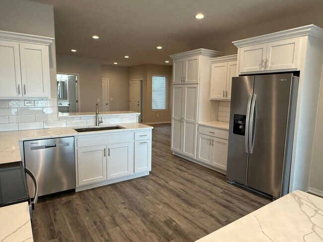 Building Photo - Spacious 2 bed/2.5 bath daylight Townhome in SE Lincoln