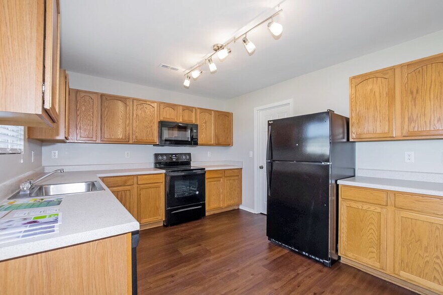 Building Photo - 8118 Rosberg Ln