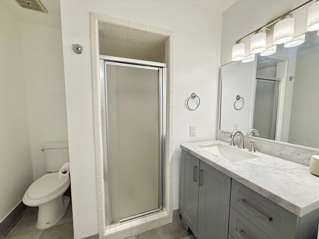 Building Photo - 3 Bedroom Home in Holladay Available August 1st