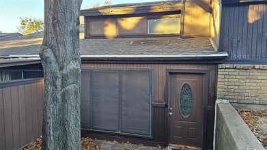 Building Photo - 5506 Willow Cir