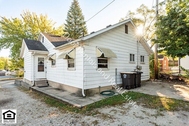Building Photo - 811 Goshen Ave