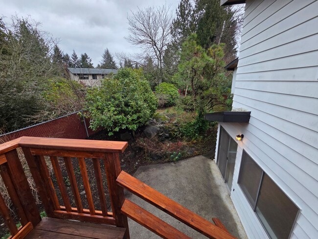 Building Photo - 2136 N 187th St