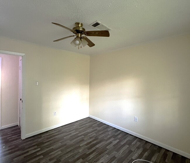 Building Photo - 1043 Westwood Dr