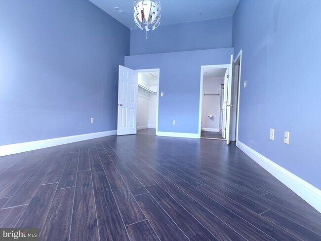Building Photo - 7671 Coachlight Ln