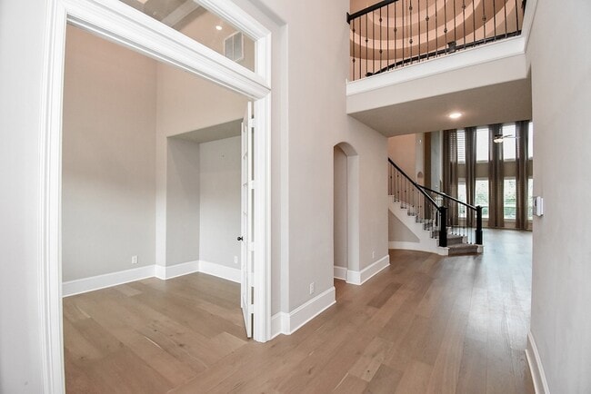 Building Photo - 10106 Cypress Path