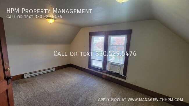 Building Photo - 551 Allyn St