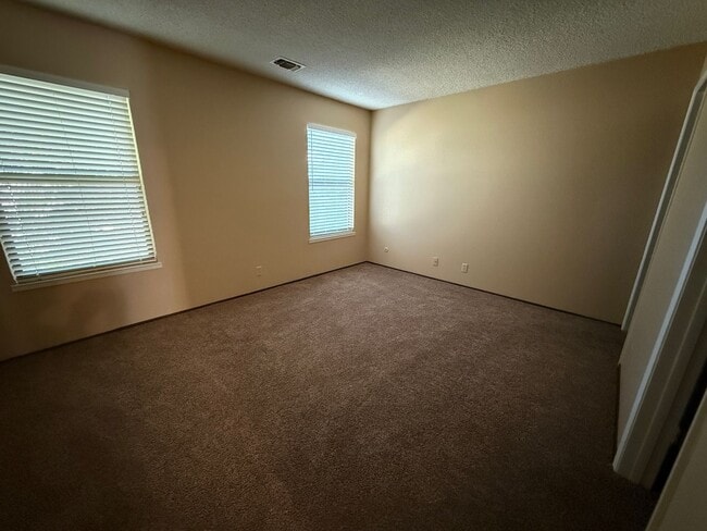 Building Photo - Charming 2-Bed, 2-Bath Condo in Auburn – Great Location & Move-In Ready