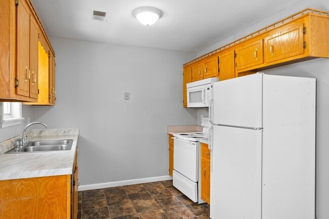 Building Photo - 1042 Shadow Ridge Ave