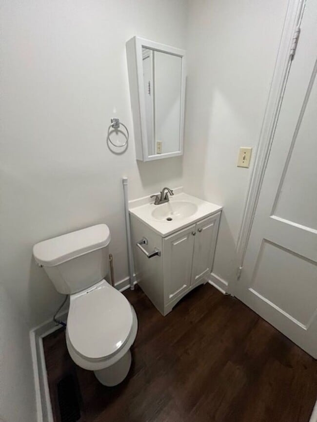 Building Photo - Newly Remodeled 2/1 Single Family House in Spartanburg!!