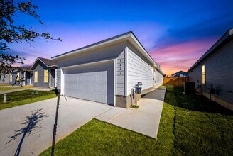 Building Photo - 1 MONTH FREE RENT WITH 18 - 24 MONTH LEASE!!! AVAILABLE THROUGH MAY ONLY! INTERNET INCLUDED!