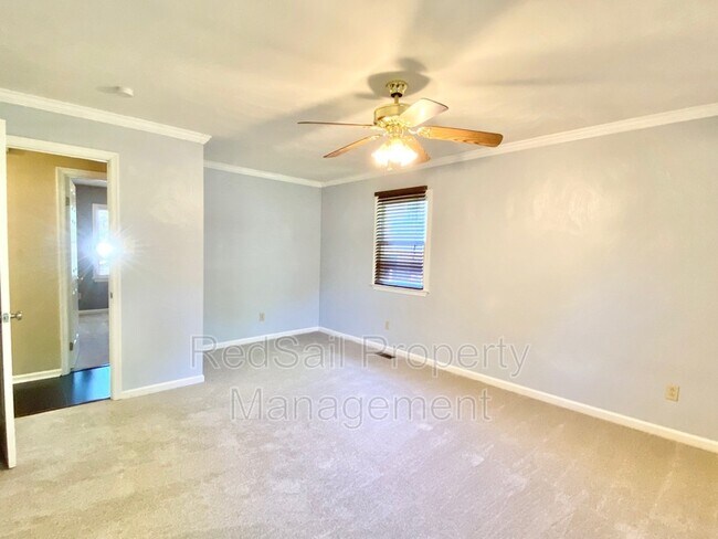 Building Photo - 802 Tiverton Pl