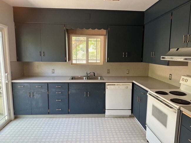 Building Photo - Two-Bedroom in North End