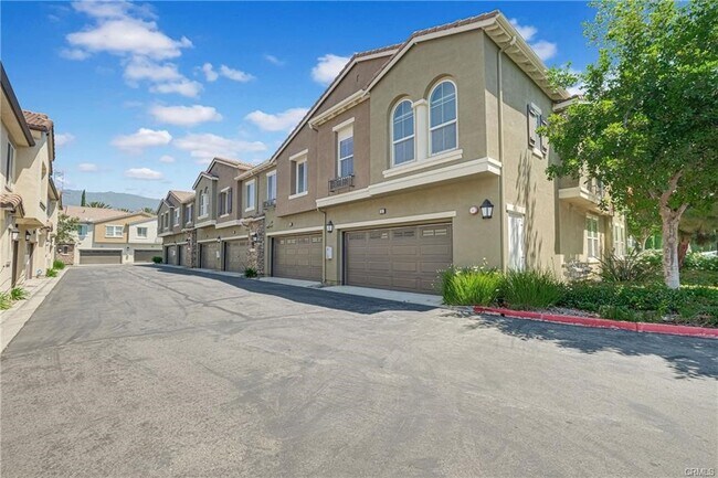 Building Photo - 15723 Parkhouse Dr