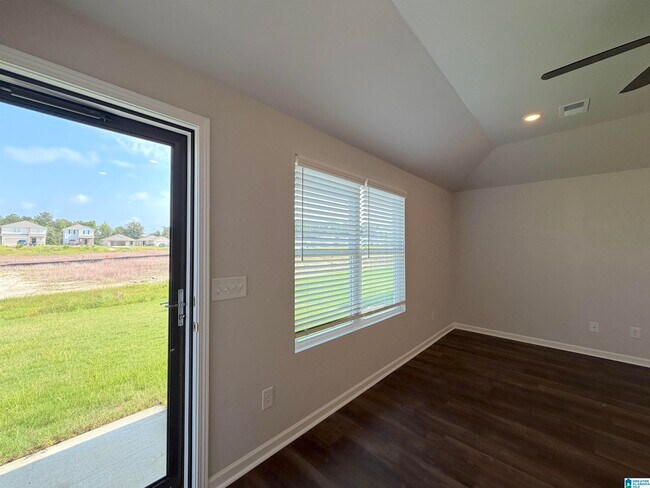 Building Photo - 174 Hill Ln