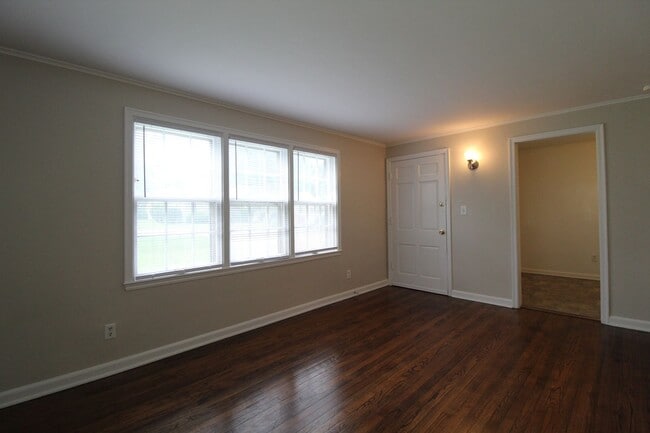 Building Photo - 1 Bedroom 1 Bath Duplex in Navy Hill Area ...