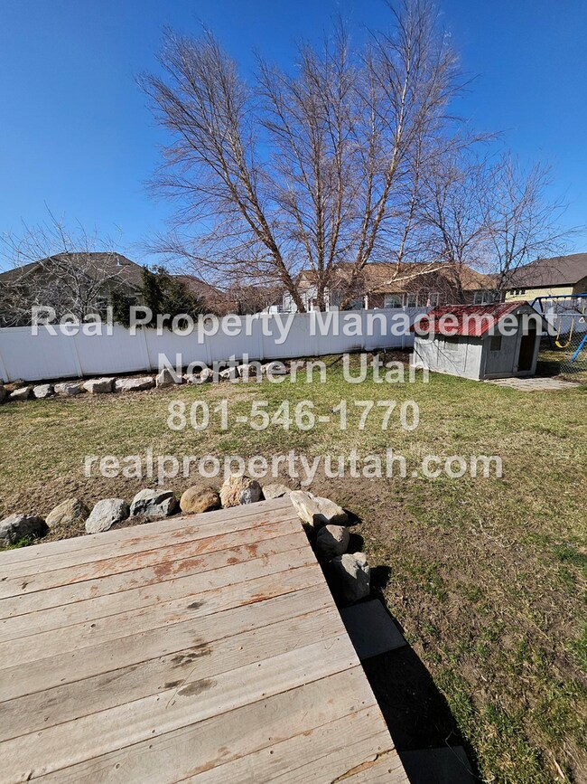 Building Photo - Stunning 4 Bedroom 3 Bath Syracuse Home