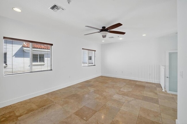 Building Photo - 508 N Birch Rd