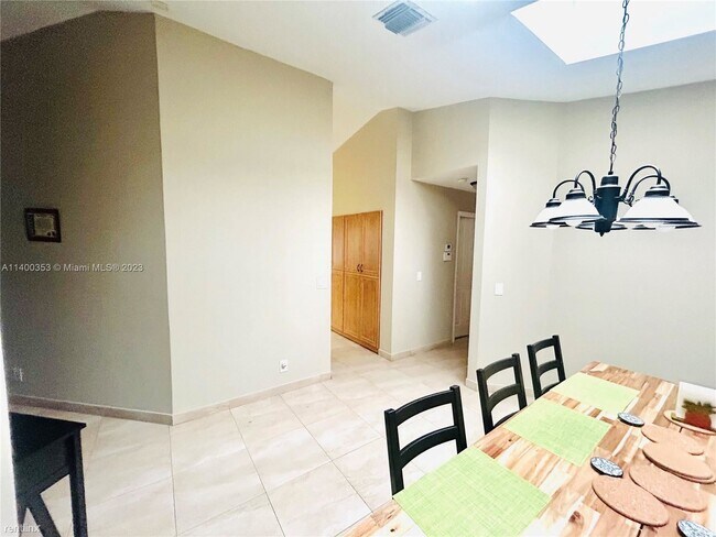 Building Photo - 4 br, 3 bath House - 3491 NW 21st St